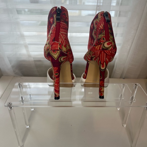 Elegant Red and White High Heels with Ankle Strap - Picture 4 of 8